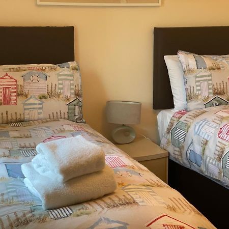 Perfect 2 Bedroom Apartment Located In City Centre With Parking Space 노리치 외부 사진